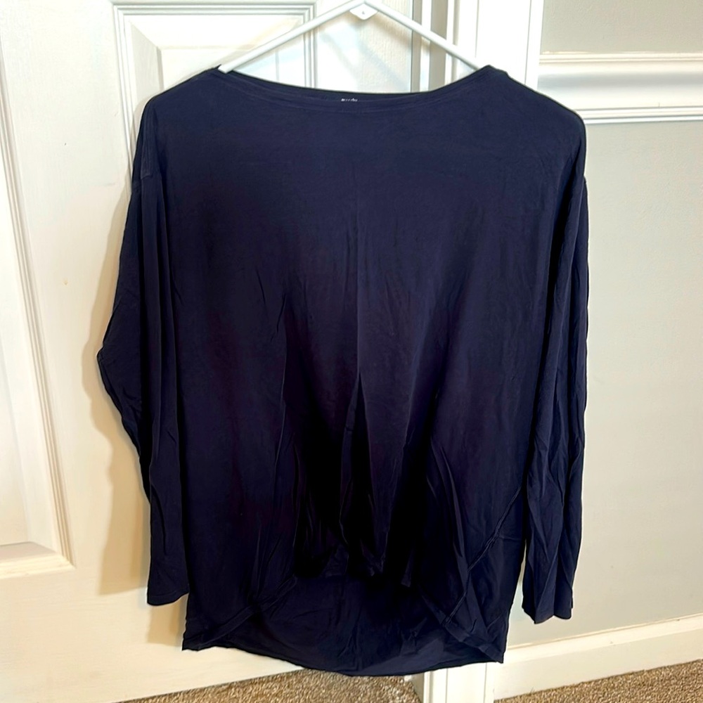 Lululemon navy top size 6